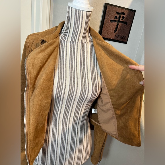 Lulu's NWOT Suede With Love Tan 4 Pockets Moto Jacket size Small - Picture 8 of 11